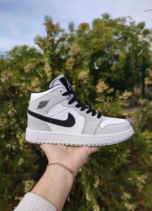 Nike air jordan 1 mid light smoke grey