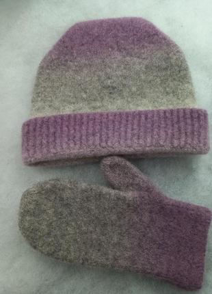 Вязано-валяный комплект: шапка-бини и варежки1 фото