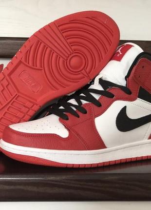 Кросівки nike air jordan 1 retro white red black2 фото