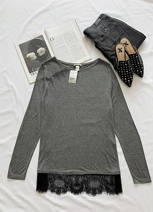 Сірий лонгслив з елементами гіпюру