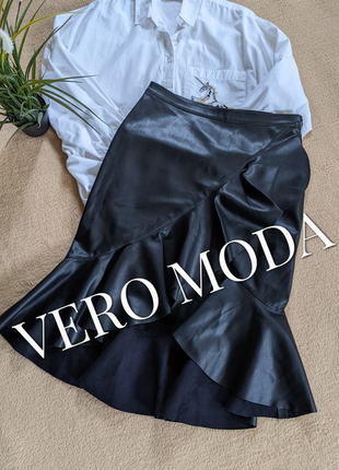 Vero moda  спідниця з шкірозамінника р м