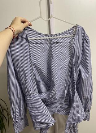 Біла блуза сорочка у синю смужку з об’ємними рукавами відкритою спинкою zara4 фото