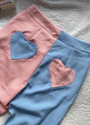 Shein двукольорові брюки з сердечками штани1 фото