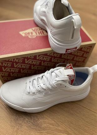 Оригінальні білі кросівки vans