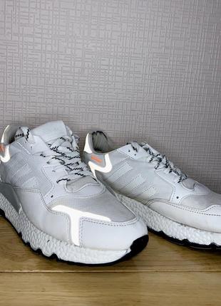 Белые рефлекторные кроссовки adidas
