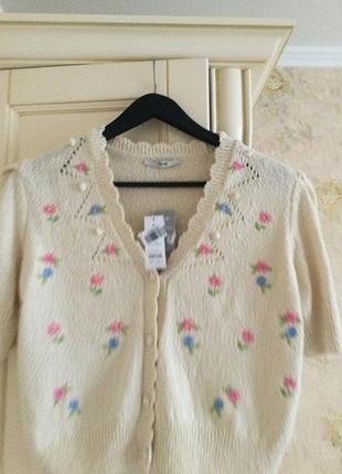 Кофта с вышивкой