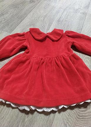 Червона сукня