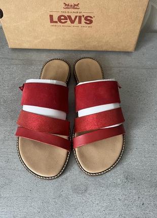 Шльопанці шкіряні levi’s