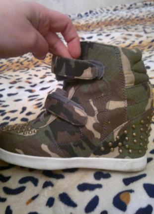 Новенькі снікерси atmosphere кольору хакі