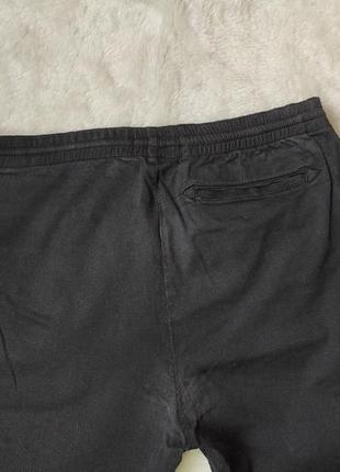 Чорні чоловічі щільні джинси кроп укорочені з білими смужками збоку лампасами по боках джогеры н10 фото
