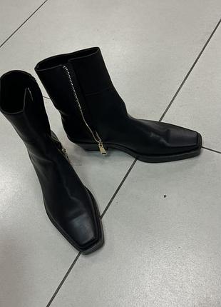 Козаки 2 кольору беж і чер h&m