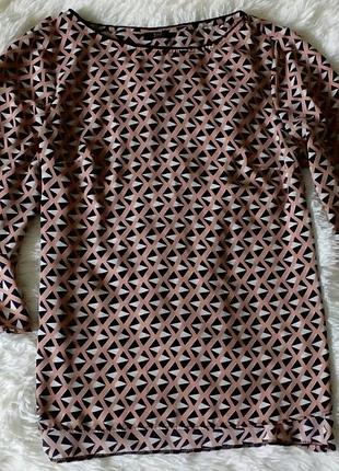 Модна блузка з рукавами кльош