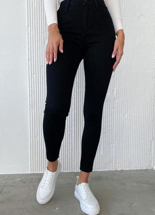 Черные джинсы скини из плотного качественного денима размер 26 xs-s