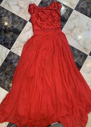 Шикарний червоний комплект топ+спідниця, виглядає як вечірня сукня.