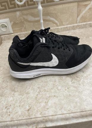 Кроссовки nike оригинал 40 размер 25,5-26 см стельки
