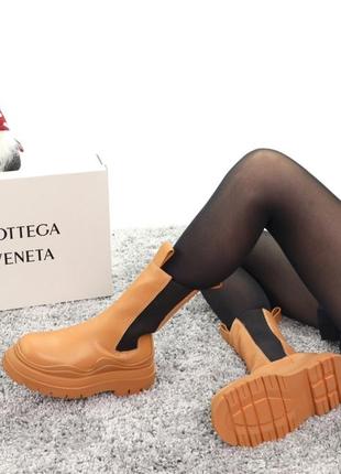 Зимові чобітки ботега з хутром натуральна шкіра масивні зимні bottega veneta массивные ботинки сапоги песочные бежевые натуральная кожа с мехом зима6 фото
