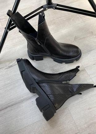 Эксклюзивные ботинки из натуральной итальянской кожи рептилия женские чёрные7 фото