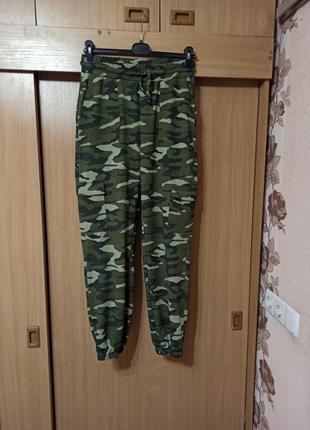 Камуфляжнв брюки l, 48