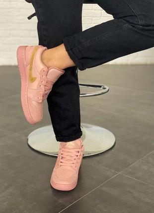 Жіночі кросівки nike air jordan retro 1 low coral sued4 фото