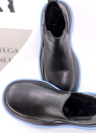 Bottega veneta black blue mini массивные сапоги с мехом черные на голубой подошве ботинки натуральная кожа чорні сапожки ботега3 фото