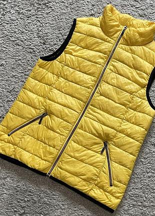 Стильная,пуховая,итальянская жилетка-безрукавка