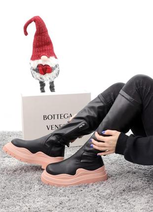 Bottega veneta black pink популярные высокие зимние сапоги натуральная кожа с мехом черные на розовой подошве кожа3 фото