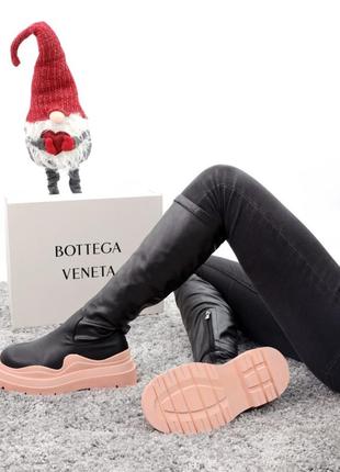 Bottega veneta black pink популярные высокие зимние сапоги натуральная кожа с мехом черные на розовой подошве кожа4 фото