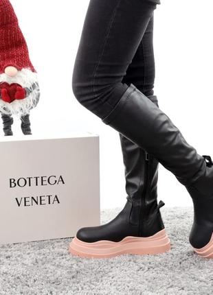 Bottega veneta black pink популярные высокие зимние сапоги натуральная кожа с мехом черные на розовой подошве кожа8 фото