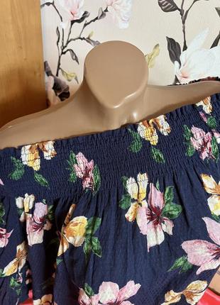 Блуза блузка топ bershka бершка з відкритими плечима в квітах принт з рукавами6 фото