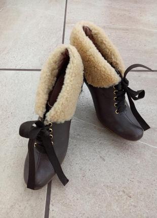 Черевички tata шкіряні коричневі черевики сапожки на каблуці