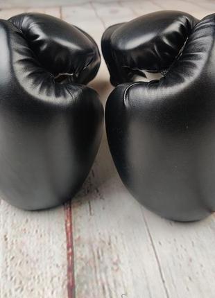 Рукавички 9round 14 oz fitness boxing gloves для боксу і кікбоксингу чорно-білі9 фото