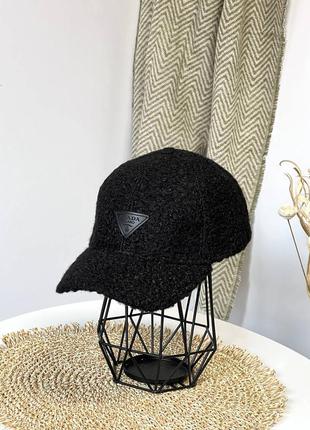 Бейсболка кепка жіноча чорна в стилі prada / бейсболка кепка женская чёрная в стиле prada1 фото