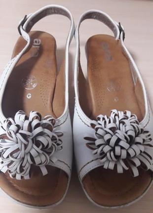 Босоніжки шкіра