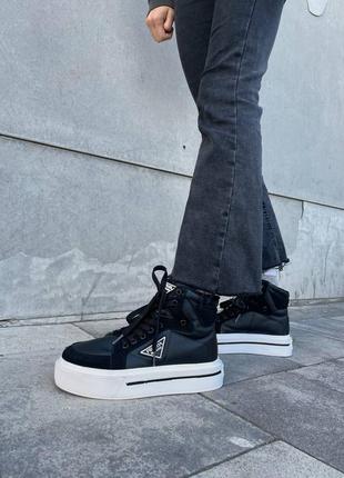 Жіночі кросівки prada re-nylon black/white high6 фото