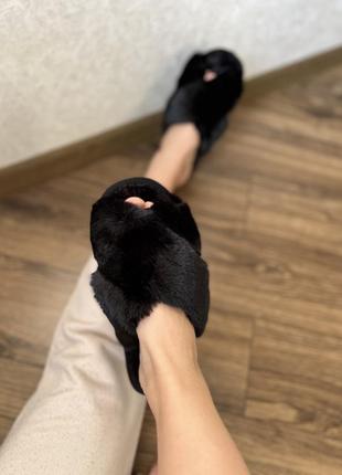 Домашние тапочки чёрного цвета