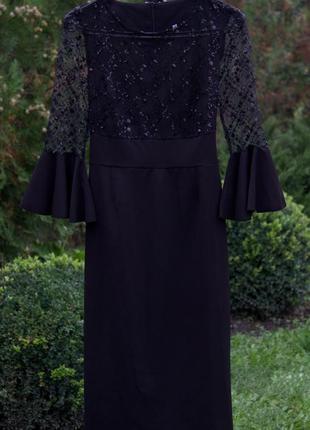 Чорна сукня з рукавами воланами та вишивкою