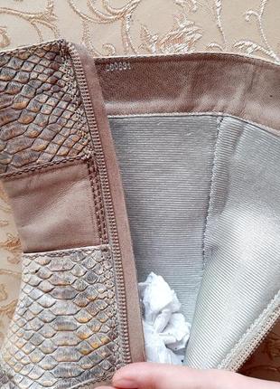 Утеплённые демисезонные бежевые кожаные сапожки/сапоги на каблуке с острым носком7 фото