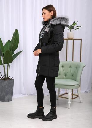 Коротка фабрична зимова жіноча куртка з манжетами. безкоштовна доставка