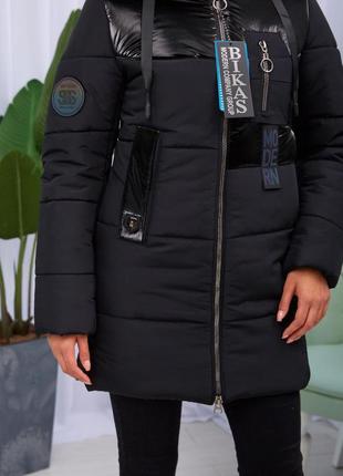 Коротка фабрична зимова жіноча куртка з манжетами. безкоштовна доставка