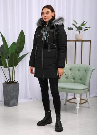 Коротка фабрична зимова жіноча куртка з манжетами. безкоштовна доставка