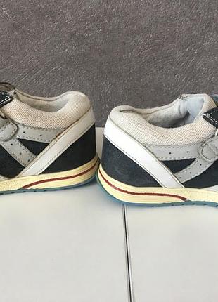 Кросівки бартек 4