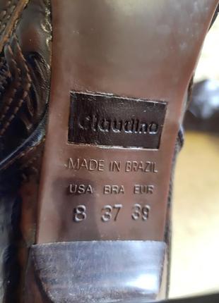 Шкіряні демісезонні коричневі чоботи на каблуці, з хутром  та гострим носком8 фото