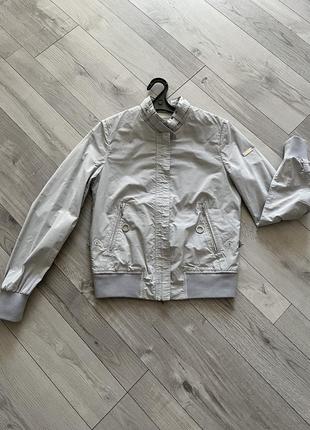 Куртка вітровка