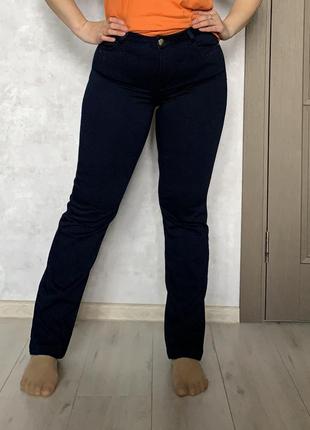 Прямі сині штани джинси