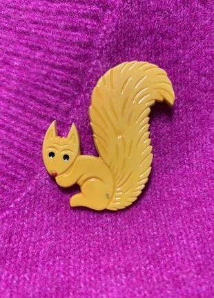 Значок белочка, брошь. ссср