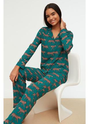 Женский пижамный костюм с леопардами5 фото