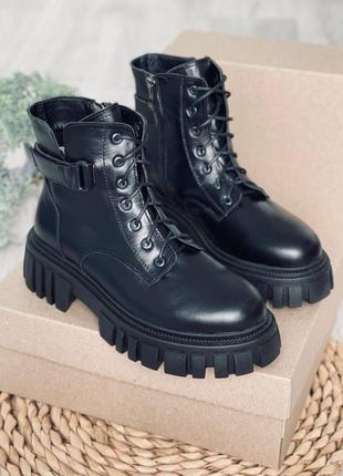Черевики чоботи демі натуральна шкіра чорний 3608 чёрные с бляшкой на высокой подошве трендовые боты ботиночки