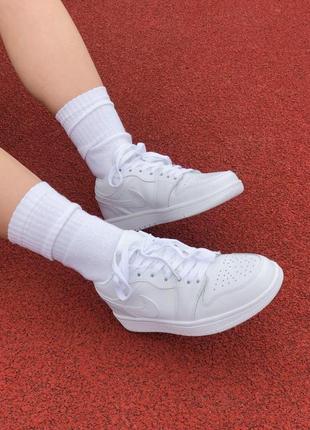 Жіночі кросівки nike air jordan retro 1 low full white