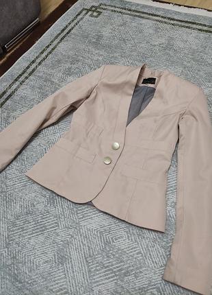 Класичний бежевий піджак xs-s