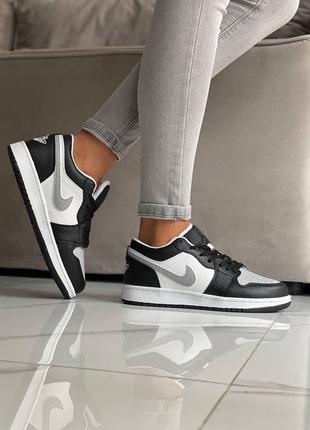 Чоловічі кросівки nike air jordan retro 1 low grey white black 3